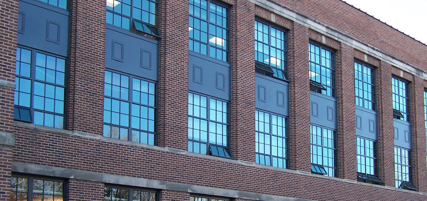 exterior-of-akerman-hall-at-the-university-of-minnesota-showcasing-large-multi-pane-steel-framed-windows-set-into-a-red-brick-facade
