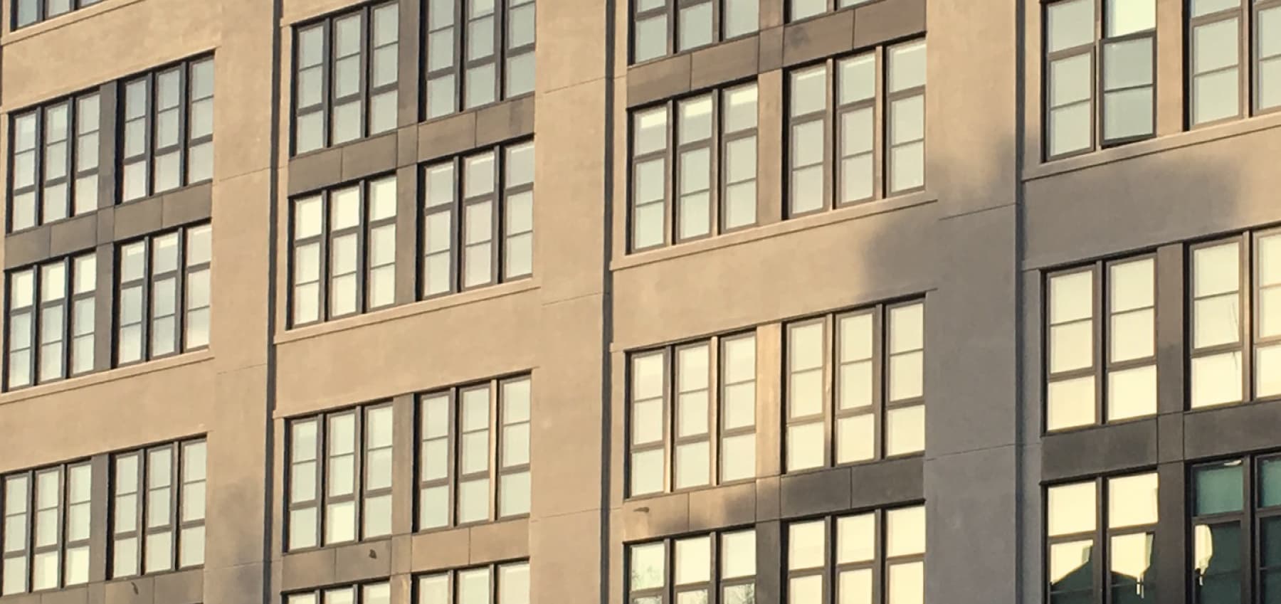 exterior-of-second-embarcadero-building-featuring-multi-story-tan-facade-with-uniform-rows-of-divided-lite-windows